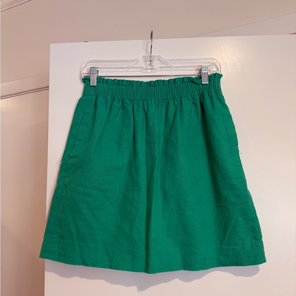 J. Crew Size 4 Green Linen Mini Skirt with paperbag elastic waist and pockets.